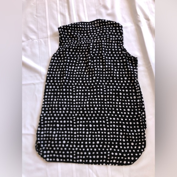 Sleeveless Black and White Polka Dot Top - Picture 3 of 9